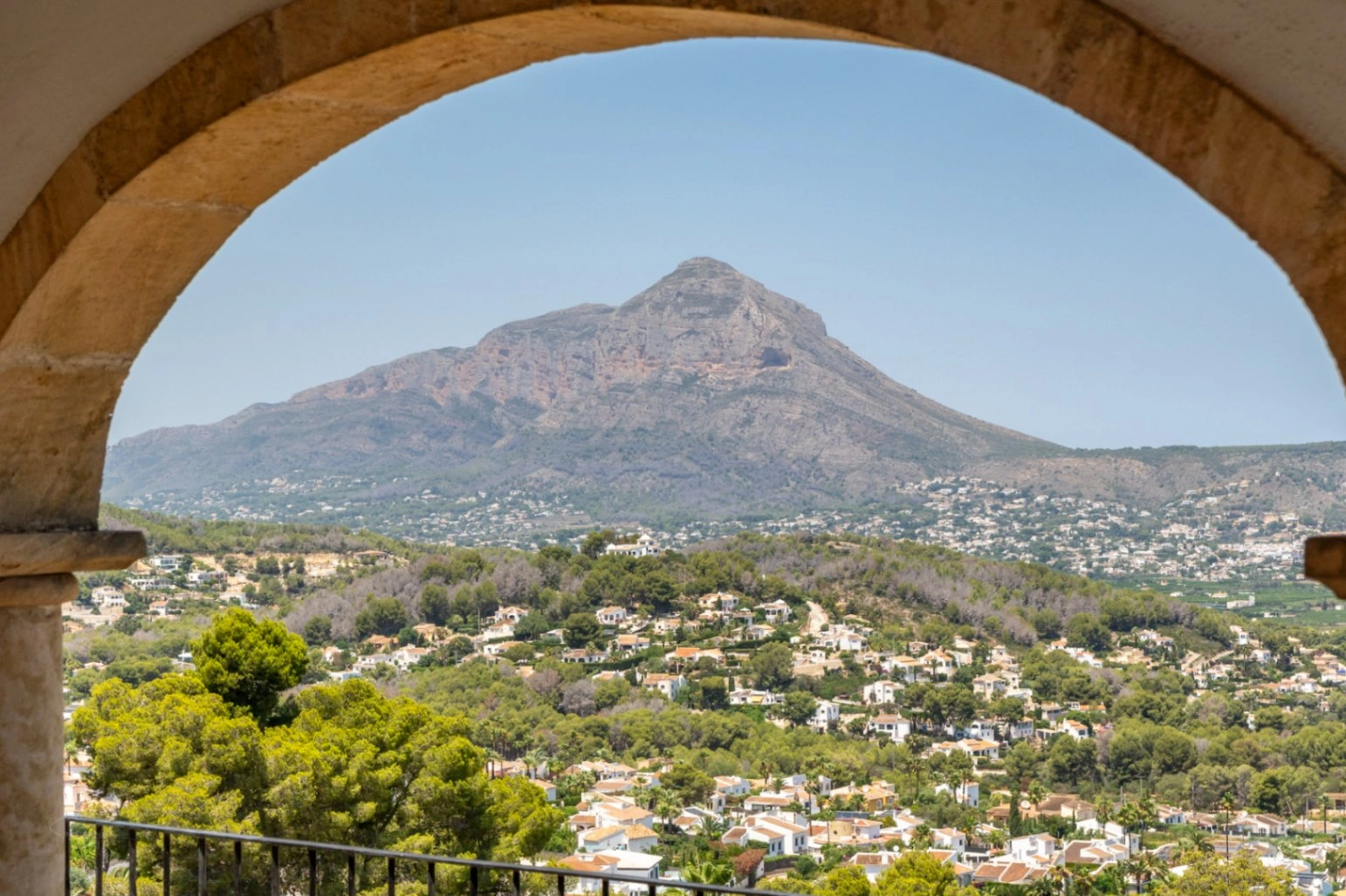 4739 - VILLA MÉDITERRANÉENNE AVEC VUES IMPRENABLES SUR JÁVEA