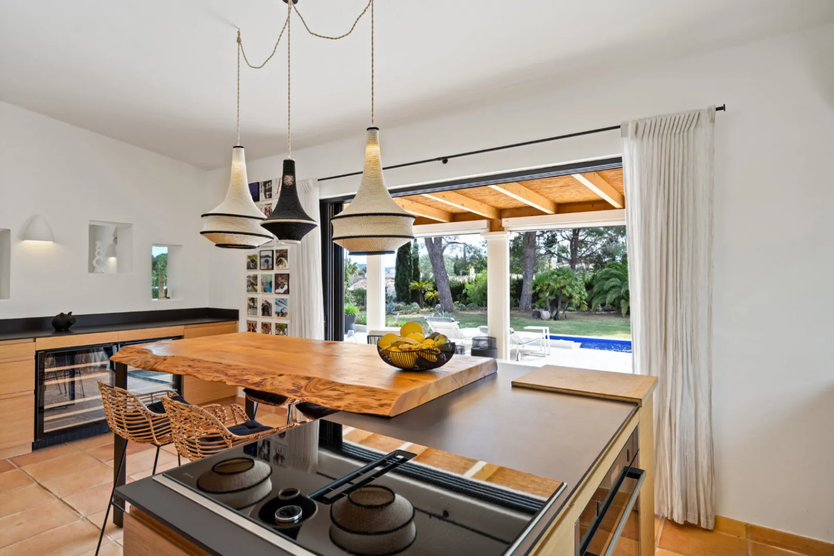 4812 - Villa rénovée dans la zone du Montgo avec maison indépendante pour invités.