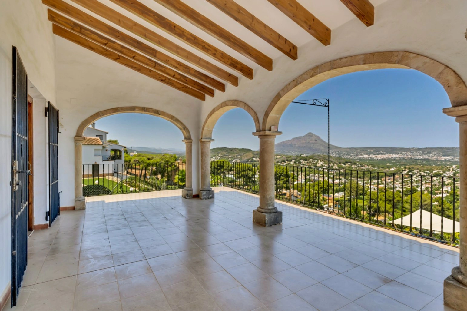 4739 - VILLA MÉDITERRANÉENNE AVEC VUES IMPRENABLES SUR JÁVEA