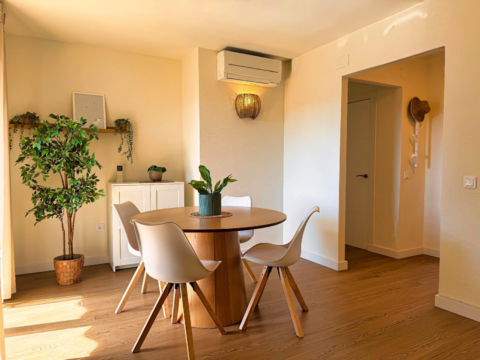 CR1056 - Apartamento con piscina, en primera linea de la playa del Arenal, Jávea