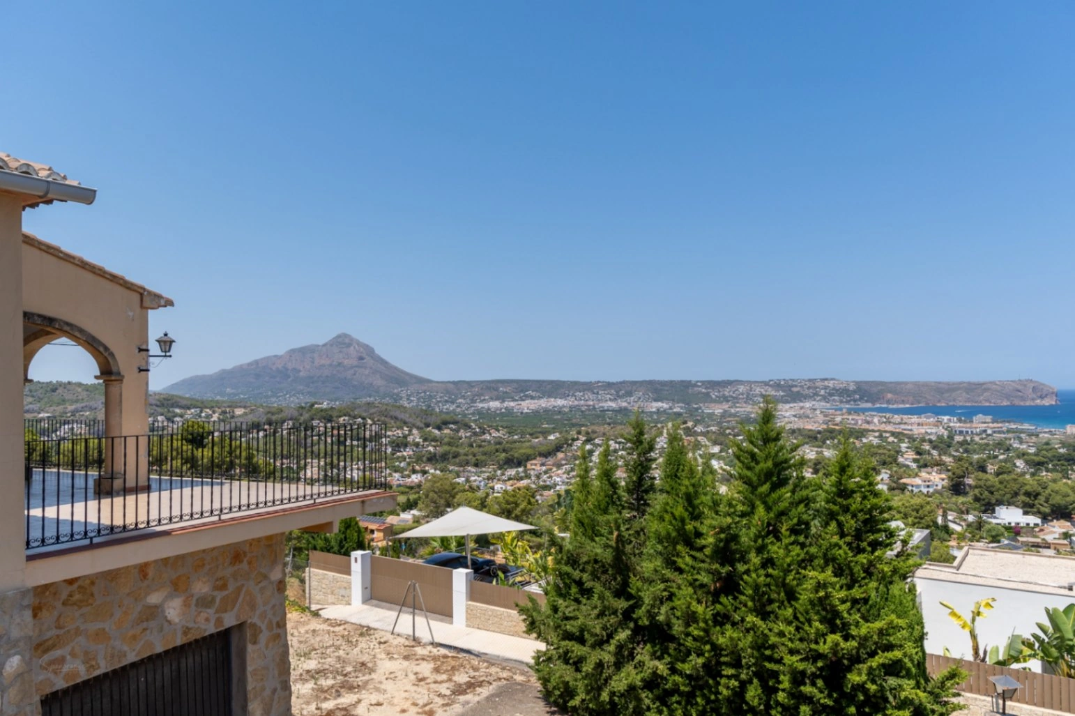 4739 - VILLA MÉDITERRANÉENNE AVEC VUES IMPRENABLES SUR JÁVEA