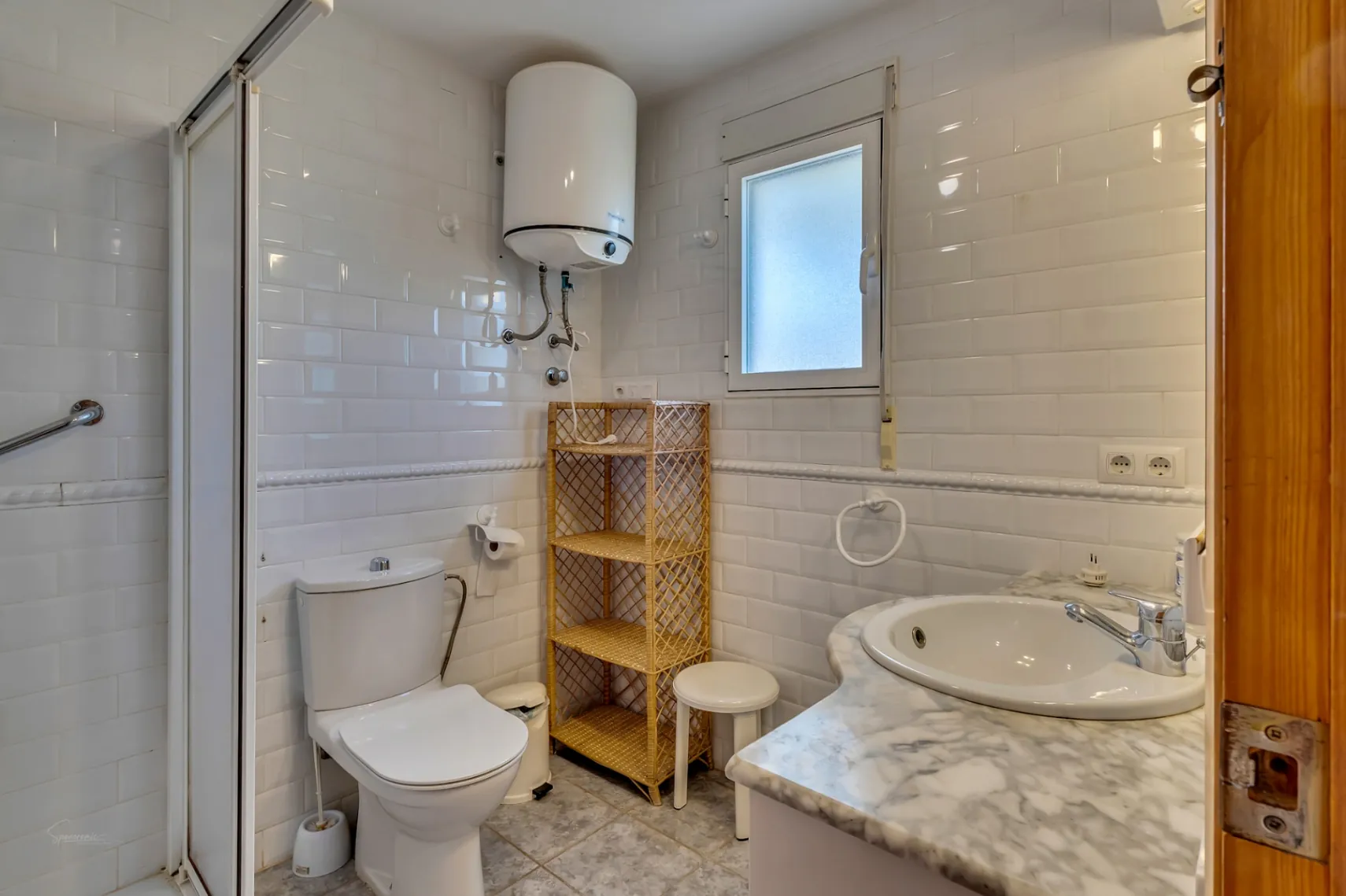 4731 - Villa en primera línea del mar con pista de tenis y piscina, Jávea
