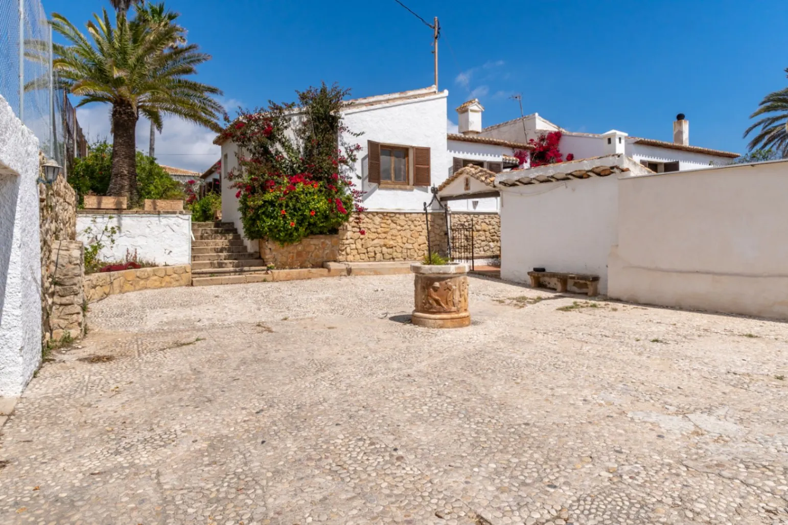 4731 - Villa en primera línea del mar con pista de tenis y piscina, Jávea