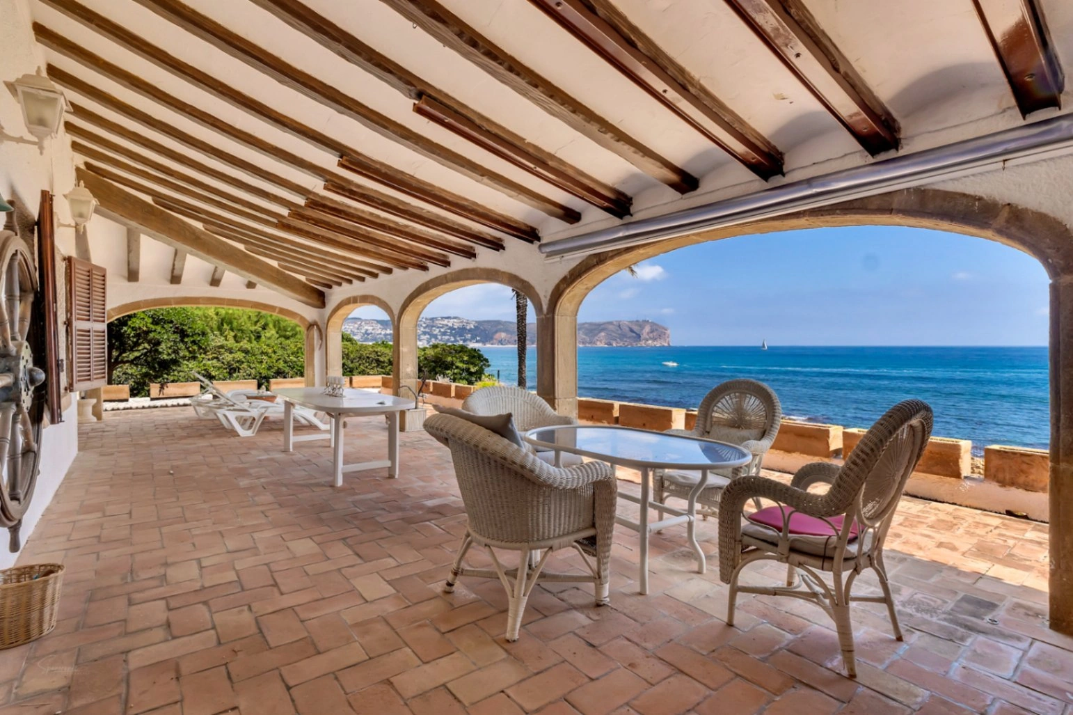 4731 - Villa en primera línea del mar con pista de tenis y piscina, Jávea