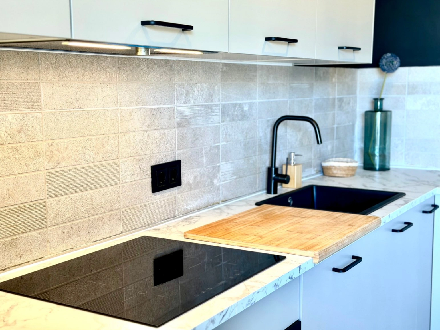 4843 - Bonito apartamento adosado reformado a tan solo 350M de la playa, con gran terraza