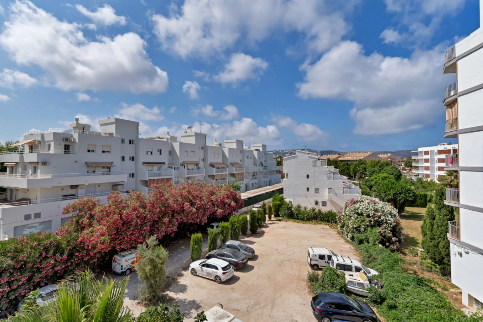 4843 - Bonito apartamento adosado reformado a tan solo 350M de la playa, con gran terraza