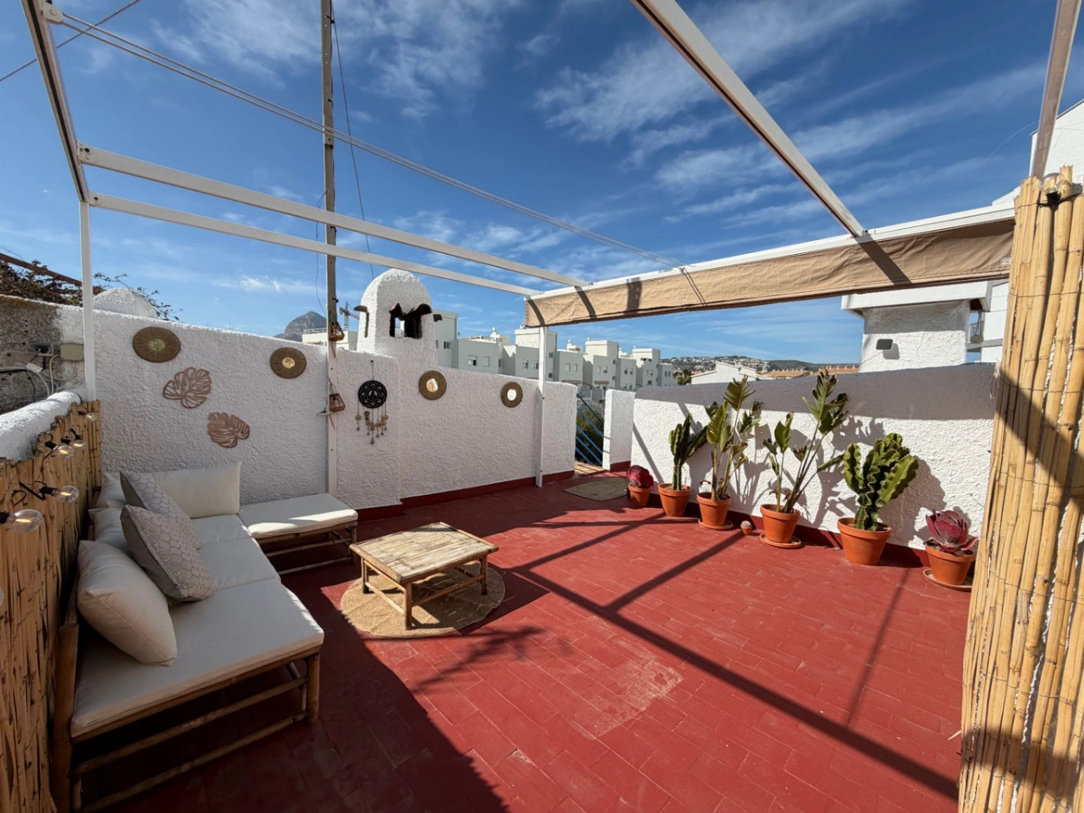 4843 - Bonito apartamento adosado reformado a tan solo 350M de la playa, con gran terraza