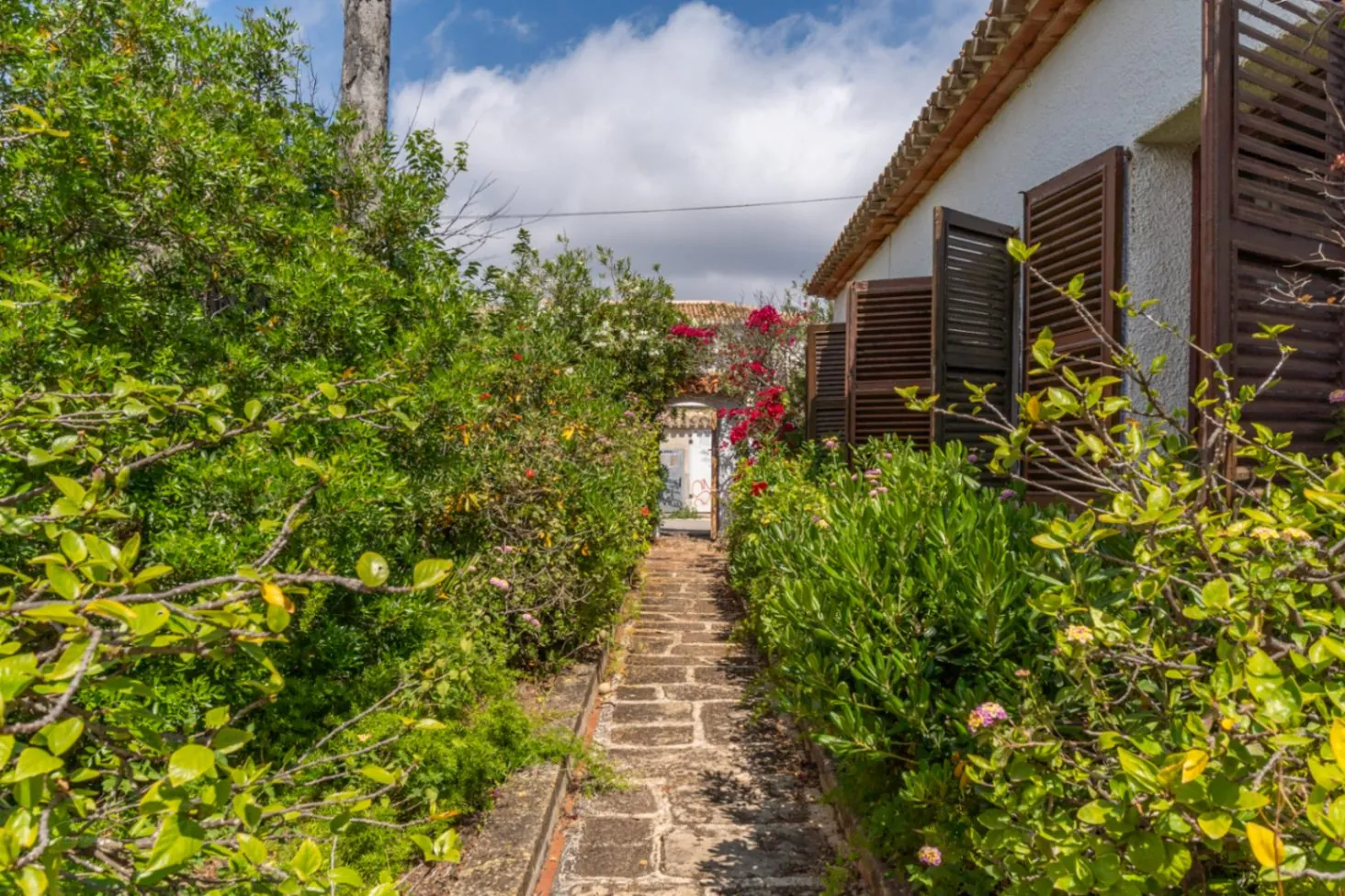 4731 - Villa en primera línea del mar con pista de tenis y piscina, Jávea