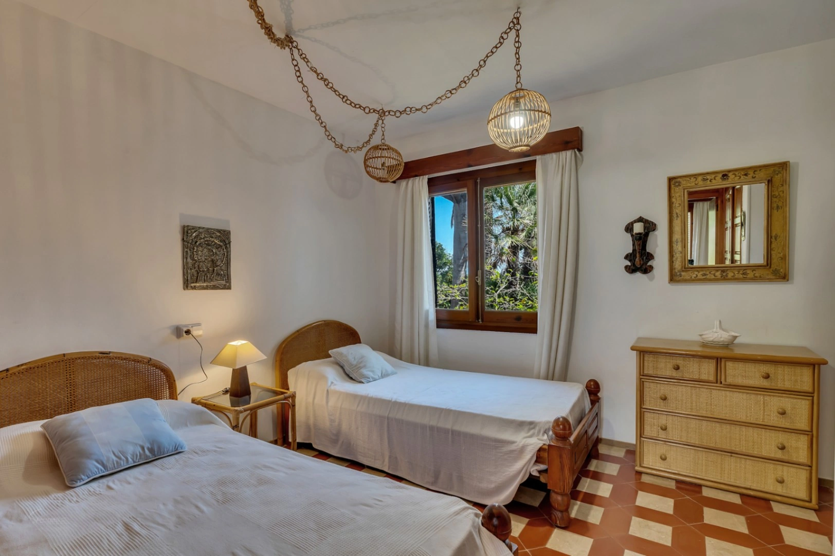 4731 - Villa en primera línea del mar con pista de tenis y piscina, Jávea