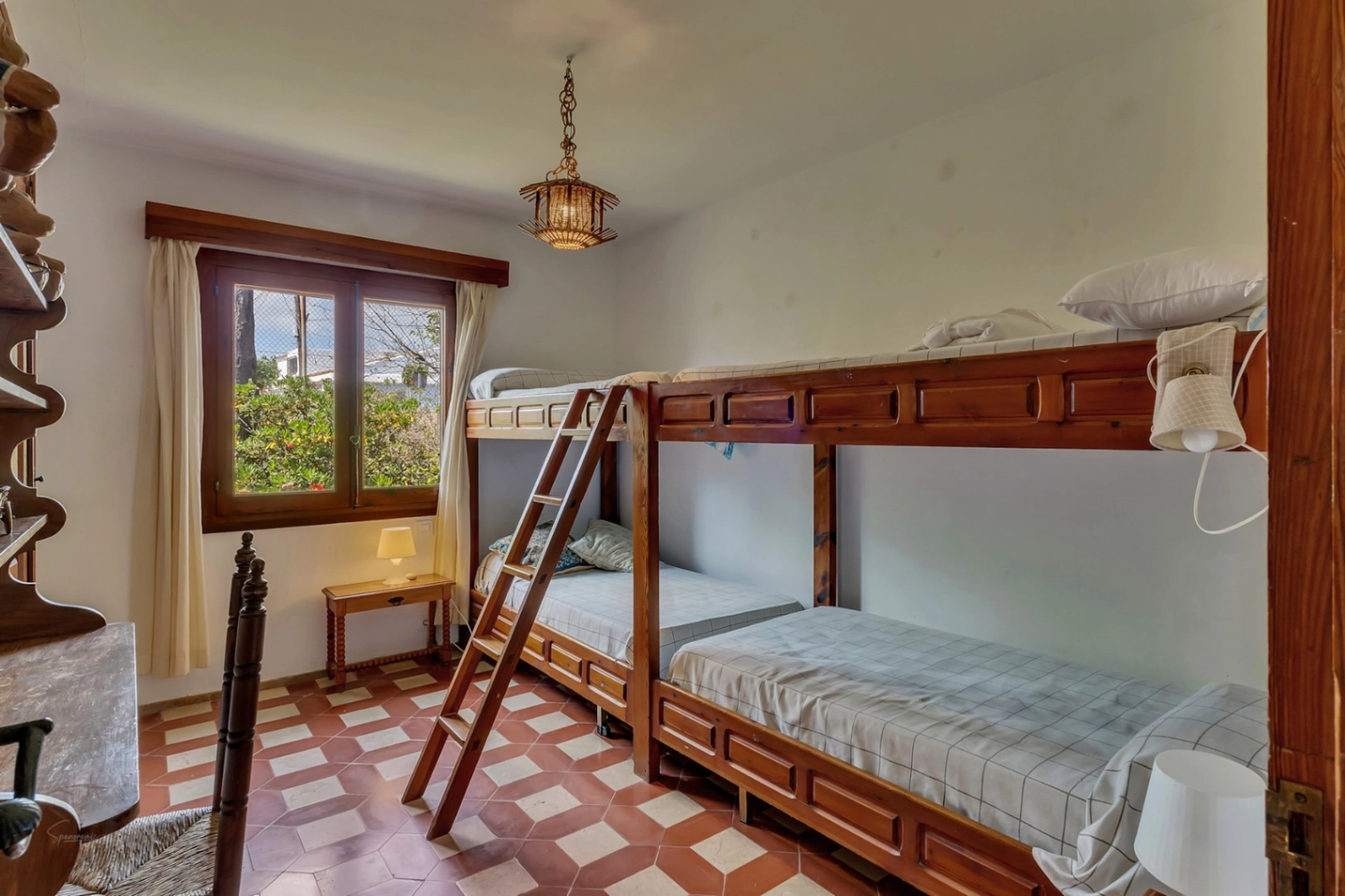 4731 - Villa en primera línea del mar con pista de tenis y piscina, Jávea