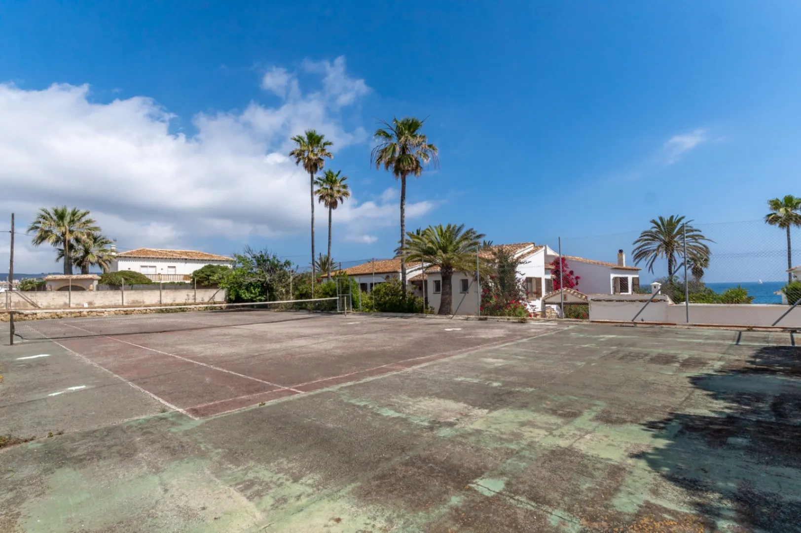 4731 - Villa en primera línea del mar con pista de tenis y piscina, Jávea