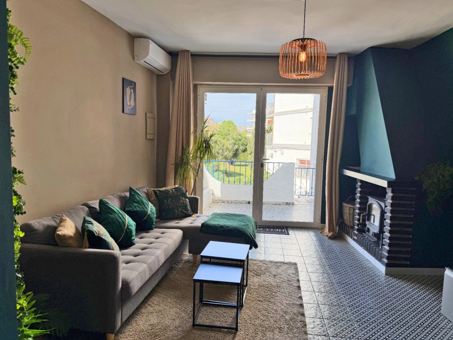 4843 - Bonito apartamento adosado reformado a tan solo 350M de la playa, con gran terraza