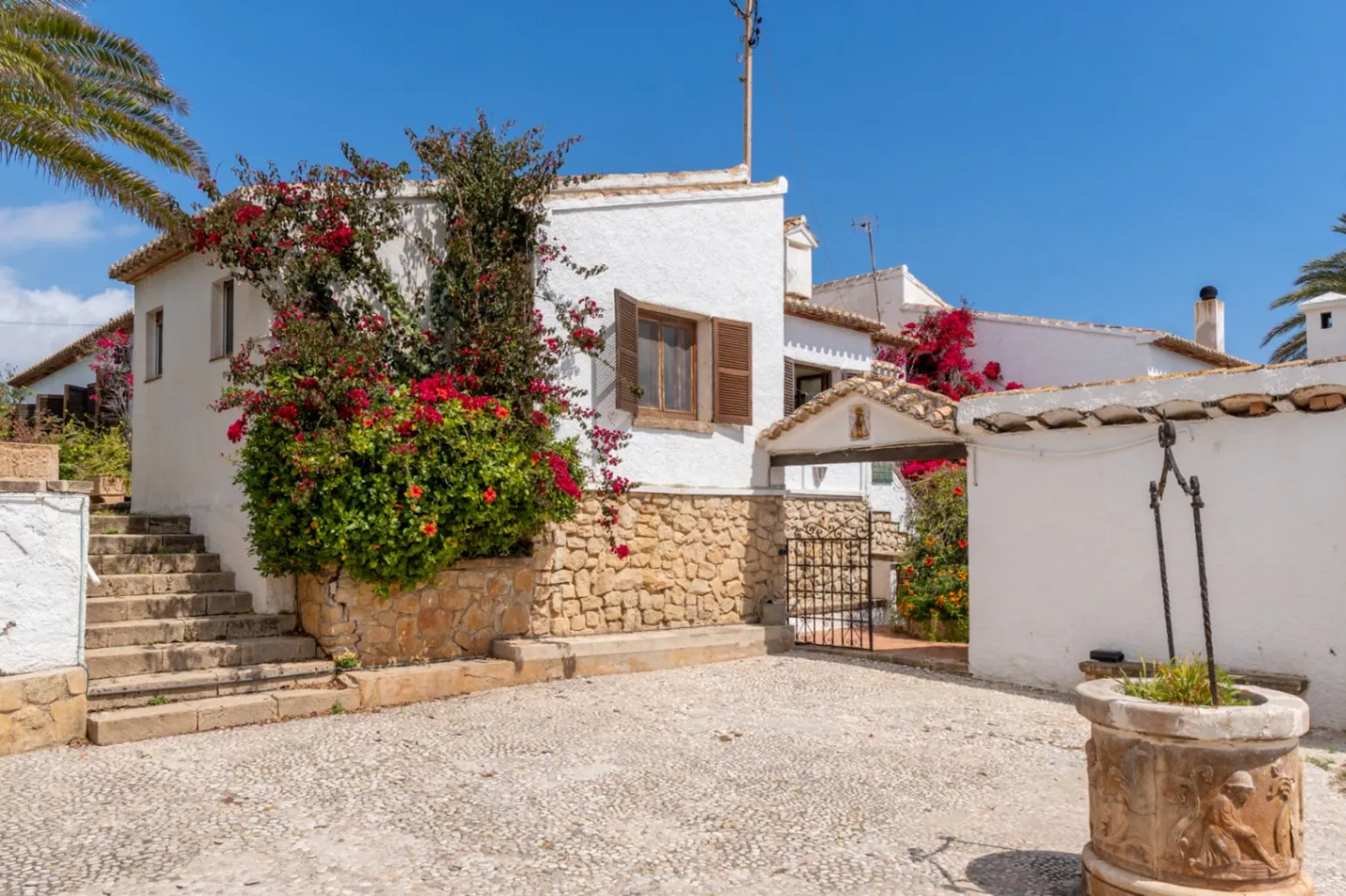 4731 - Villa en primera línea del mar con pista de tenis y piscina, Jávea