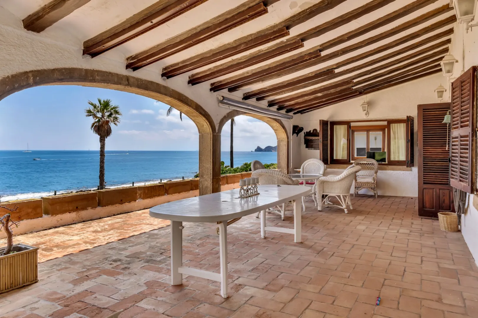 4731 - Villa en primera línea del mar con pista de tenis y piscina, Jávea