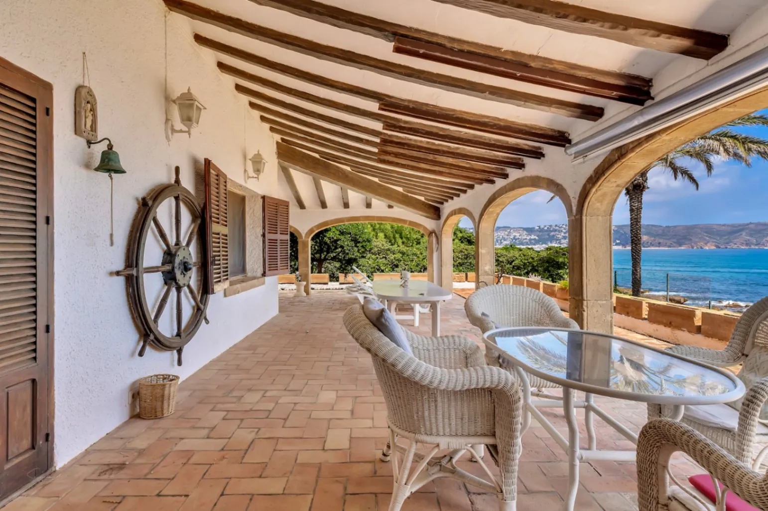 4731 - Villa en primera línea del mar con pista de tenis y piscina, Jávea