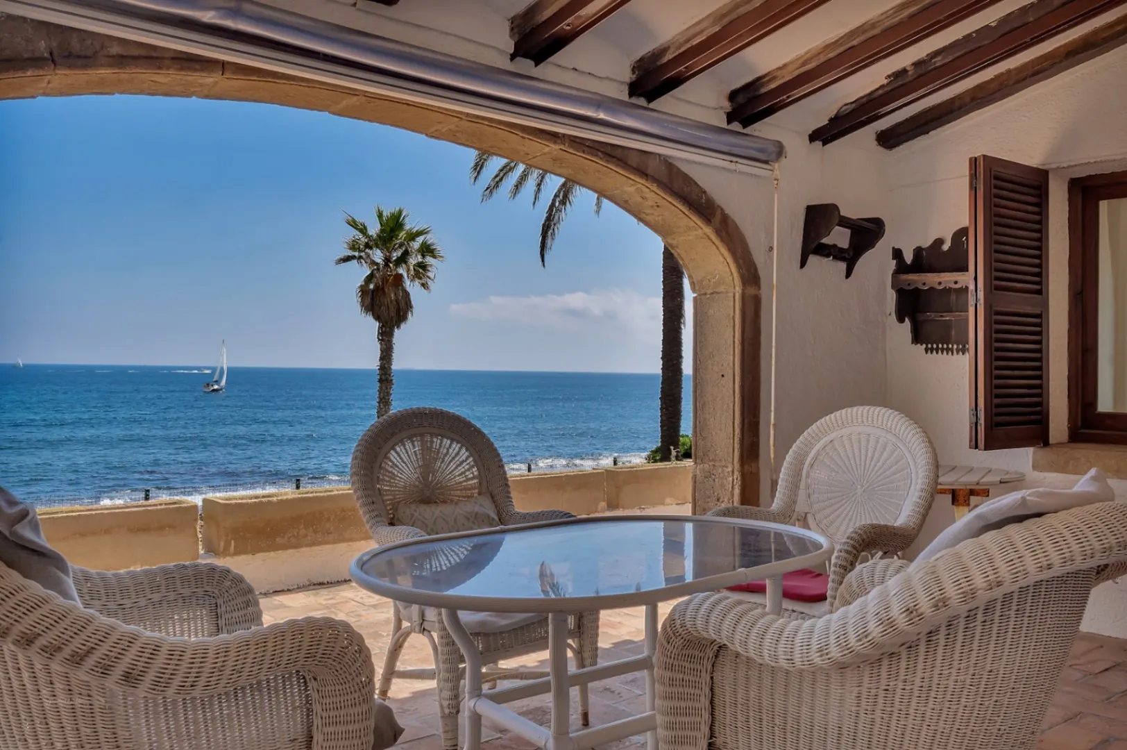 4731 - Villa en primera línea del mar con pista de tenis y piscina, Jávea
