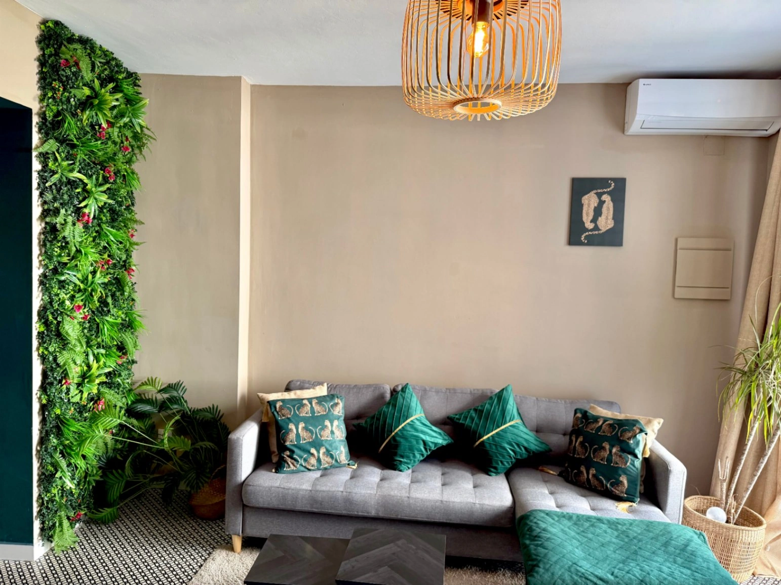 4843 - Bonito apartamento adosado reformado a tan solo 350M de la playa, con gran terraza