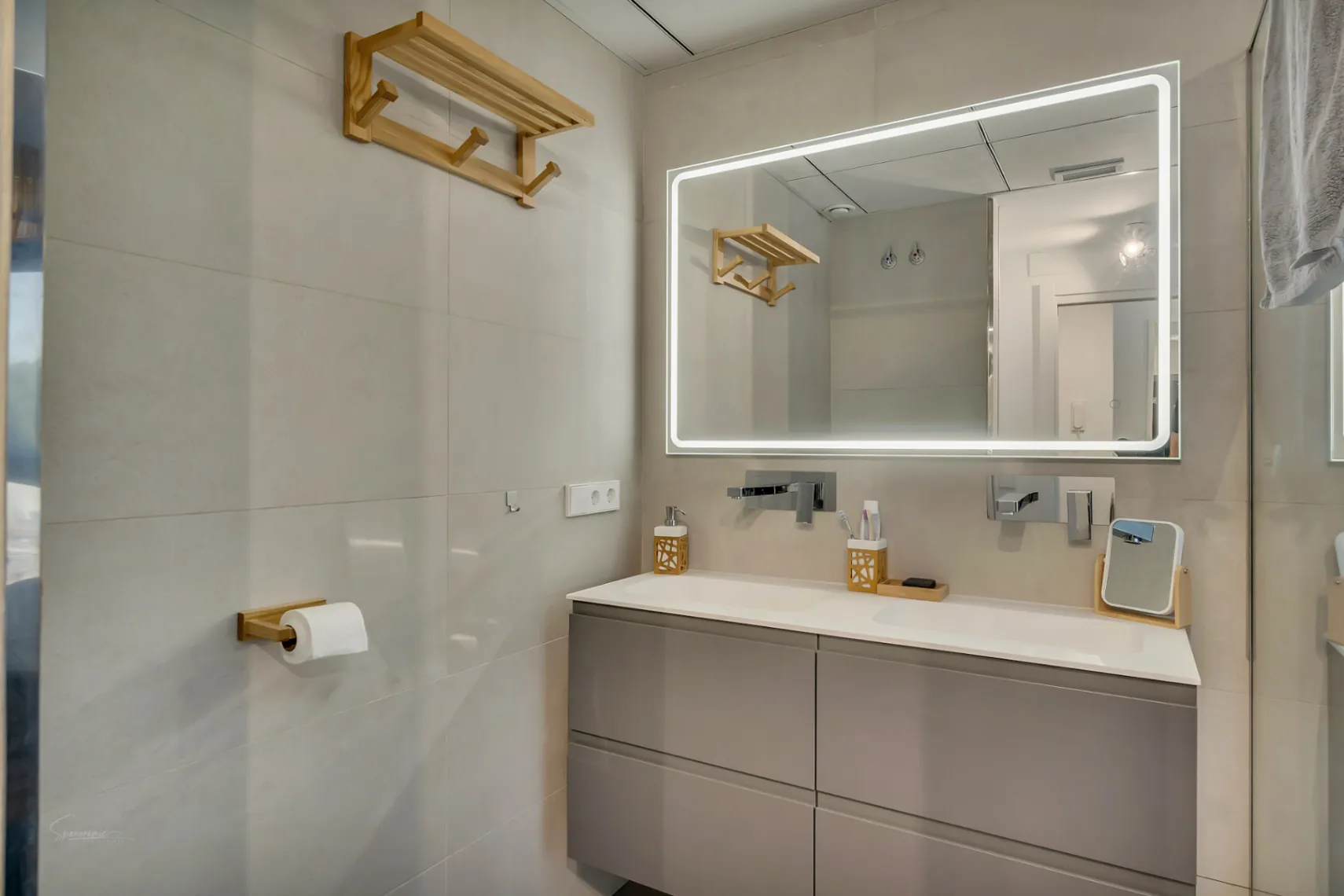 4775 - Moderno apartamento de 3 habitaciones con gran terraza