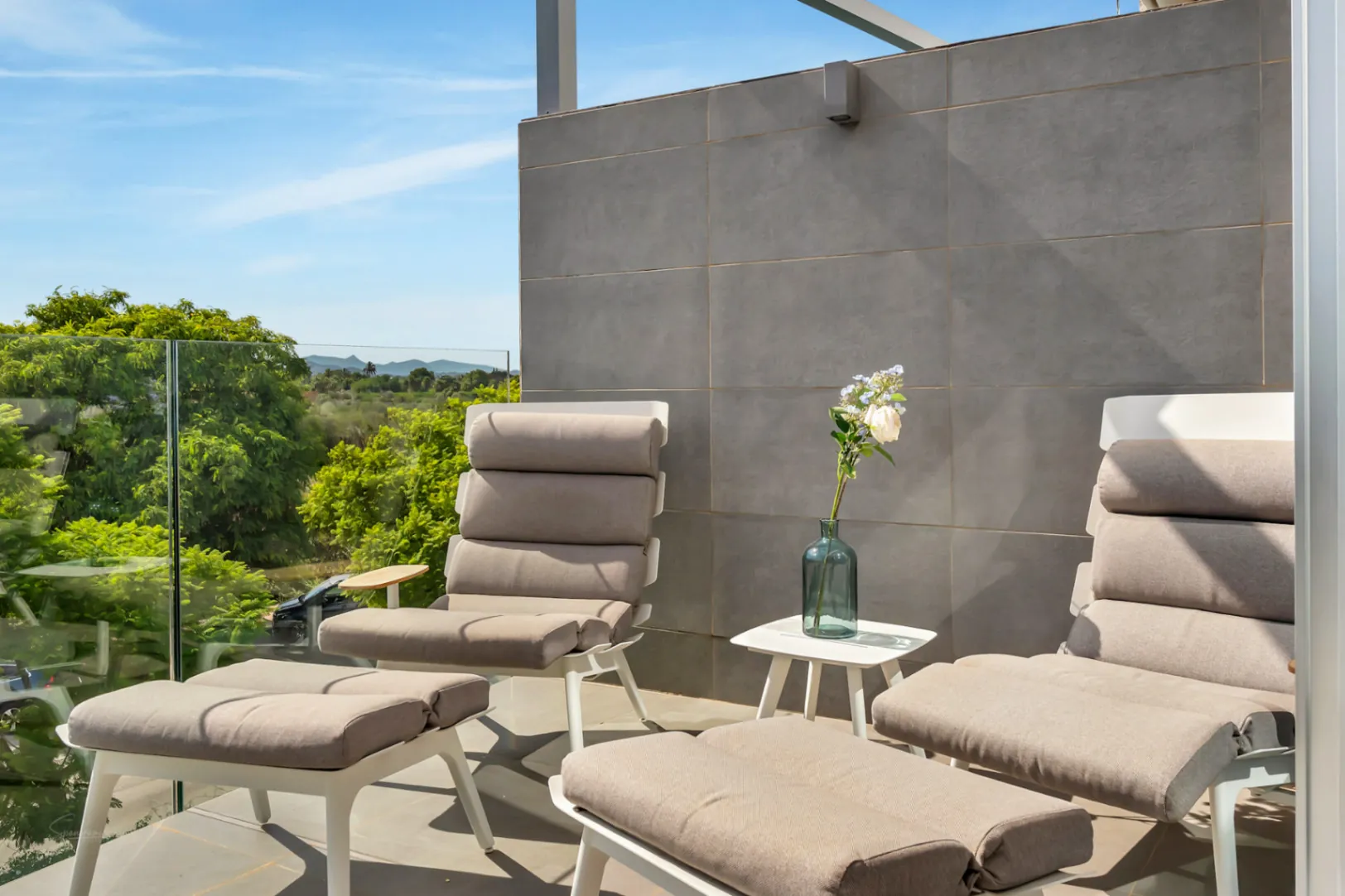 4775 - Moderno apartamento de 3 habitaciones con gran terraza