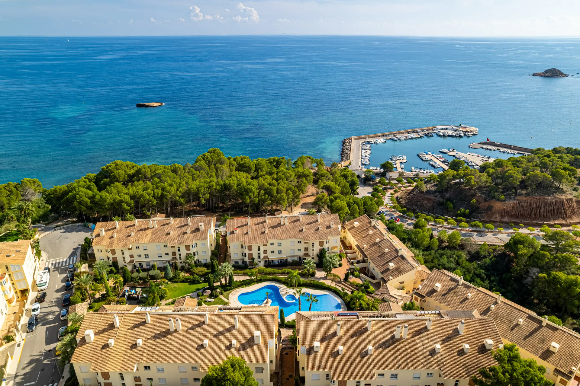 Dúplex ático con vistas panorámicas al mar y a la montaña en venta en Altea...