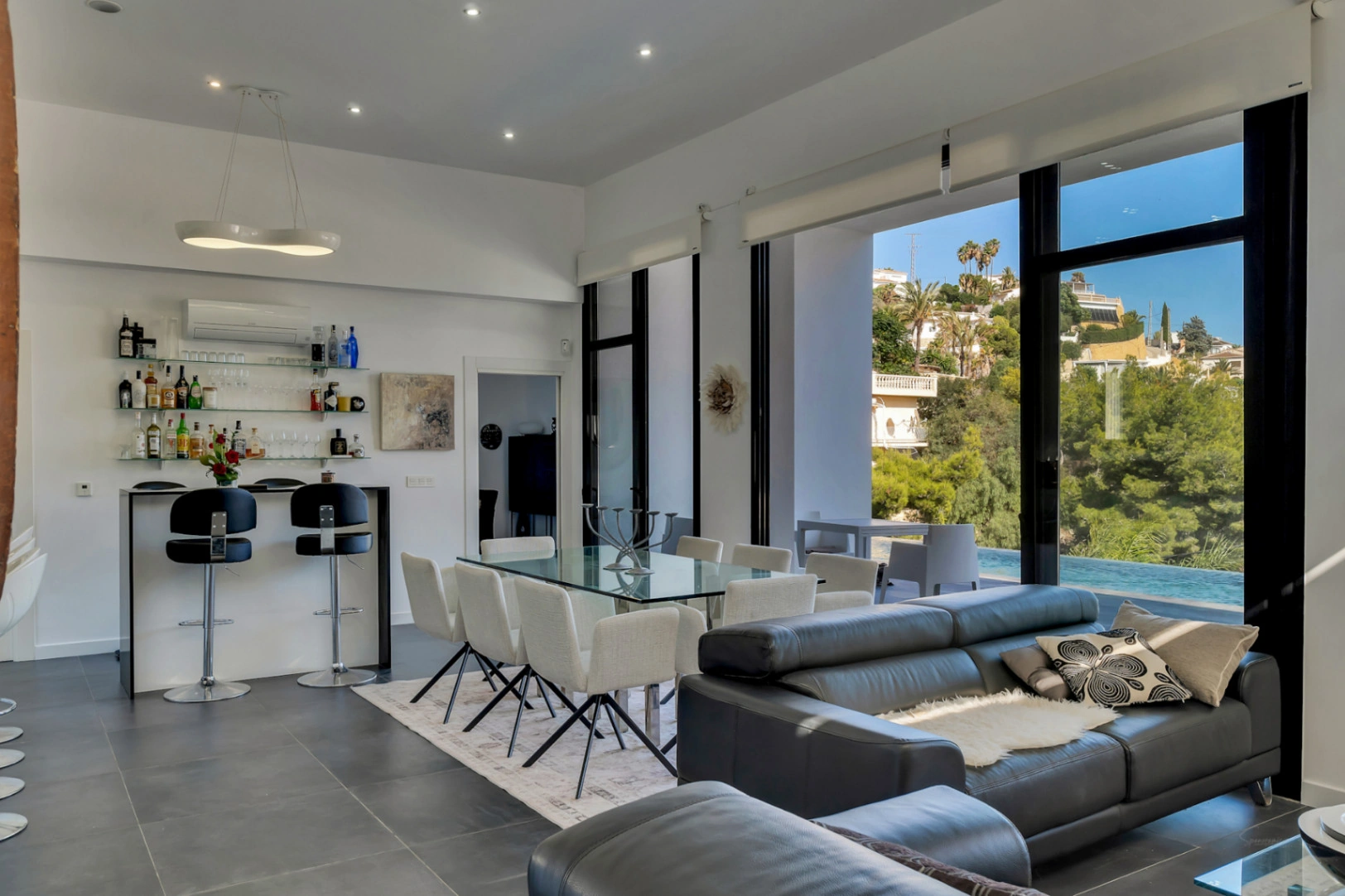 Impactante villa con vistas panorámicas al mar cerca de moraira