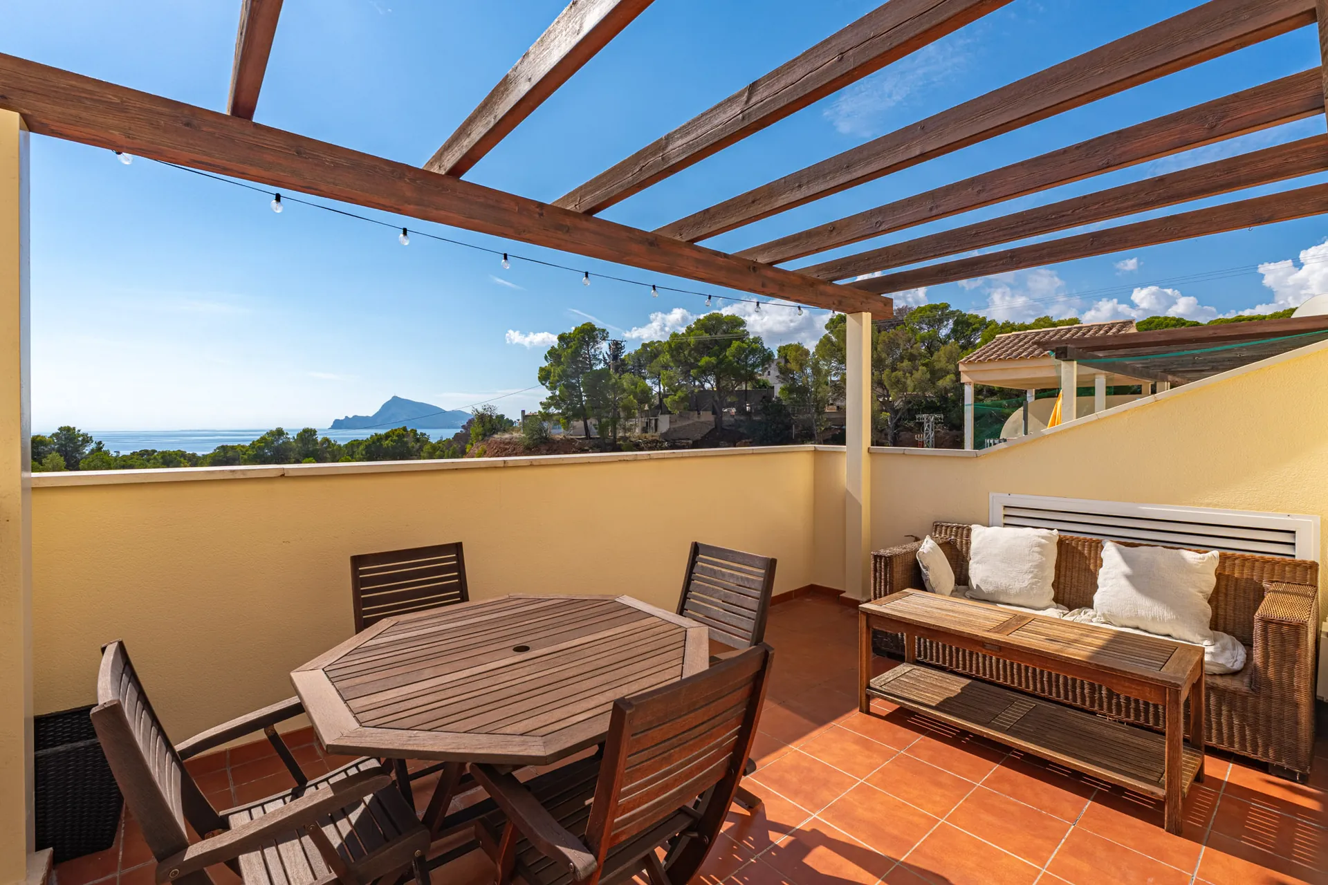 CRCB96493 - Dúplex ático con vistas panorámicas al mar y a la montaña en venta en Altea