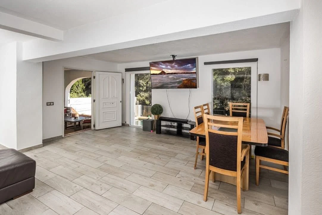 CRGG306172 - Oportunidad excepcional en Jávea: villa de cinco dormitorios con orientación sur y vistas al campo