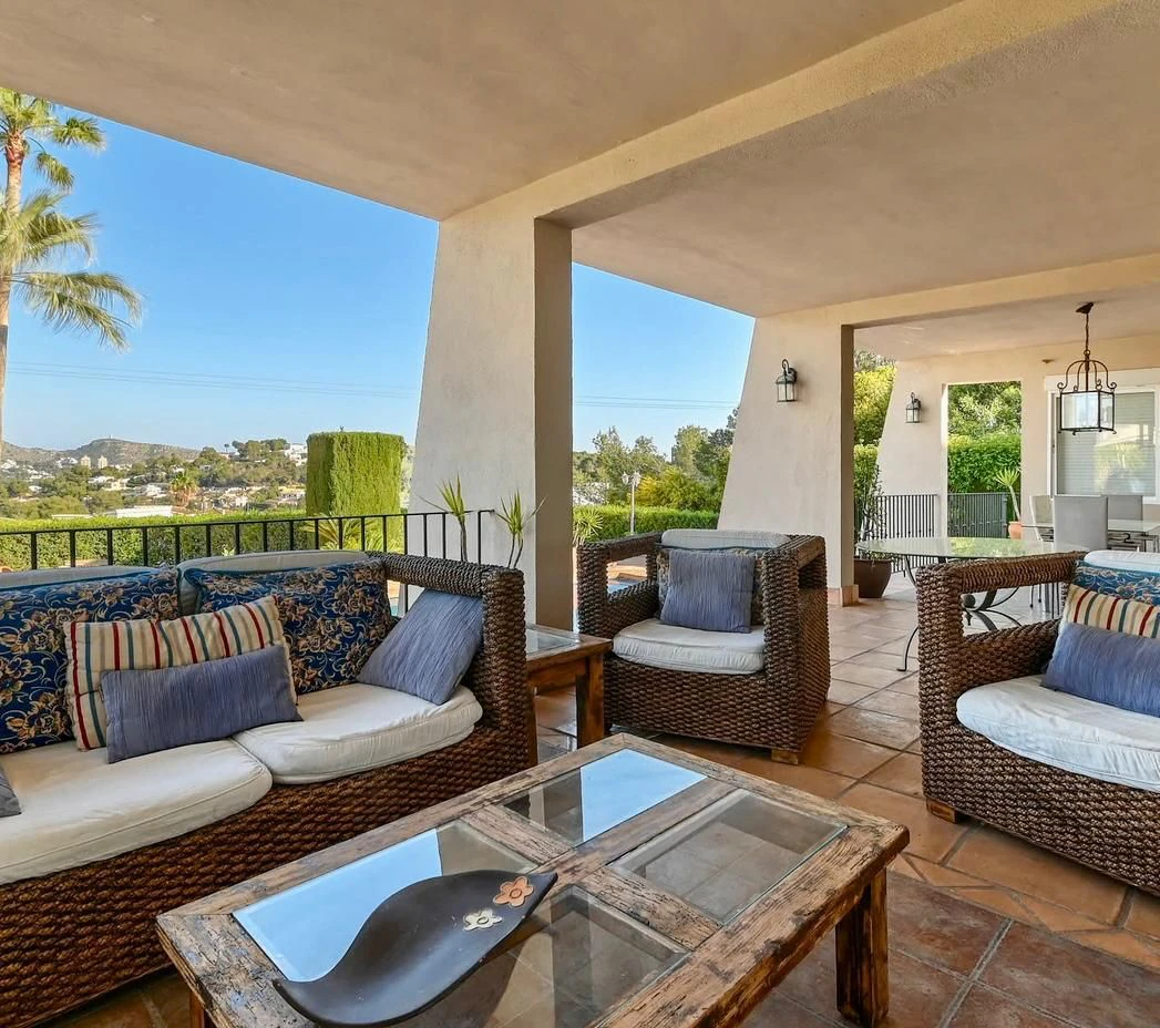 CRGG525035 - Villa de lujo con piscina y orientación sur en una parcela llana en Moraira