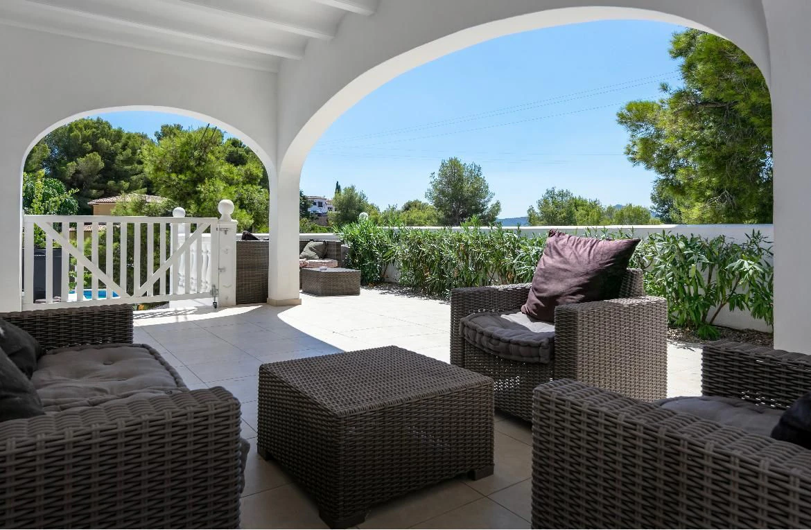 CRGG175103 - Elegante villa de tres dormitorios en la prestigiosa zona de La Corona, en Jávea