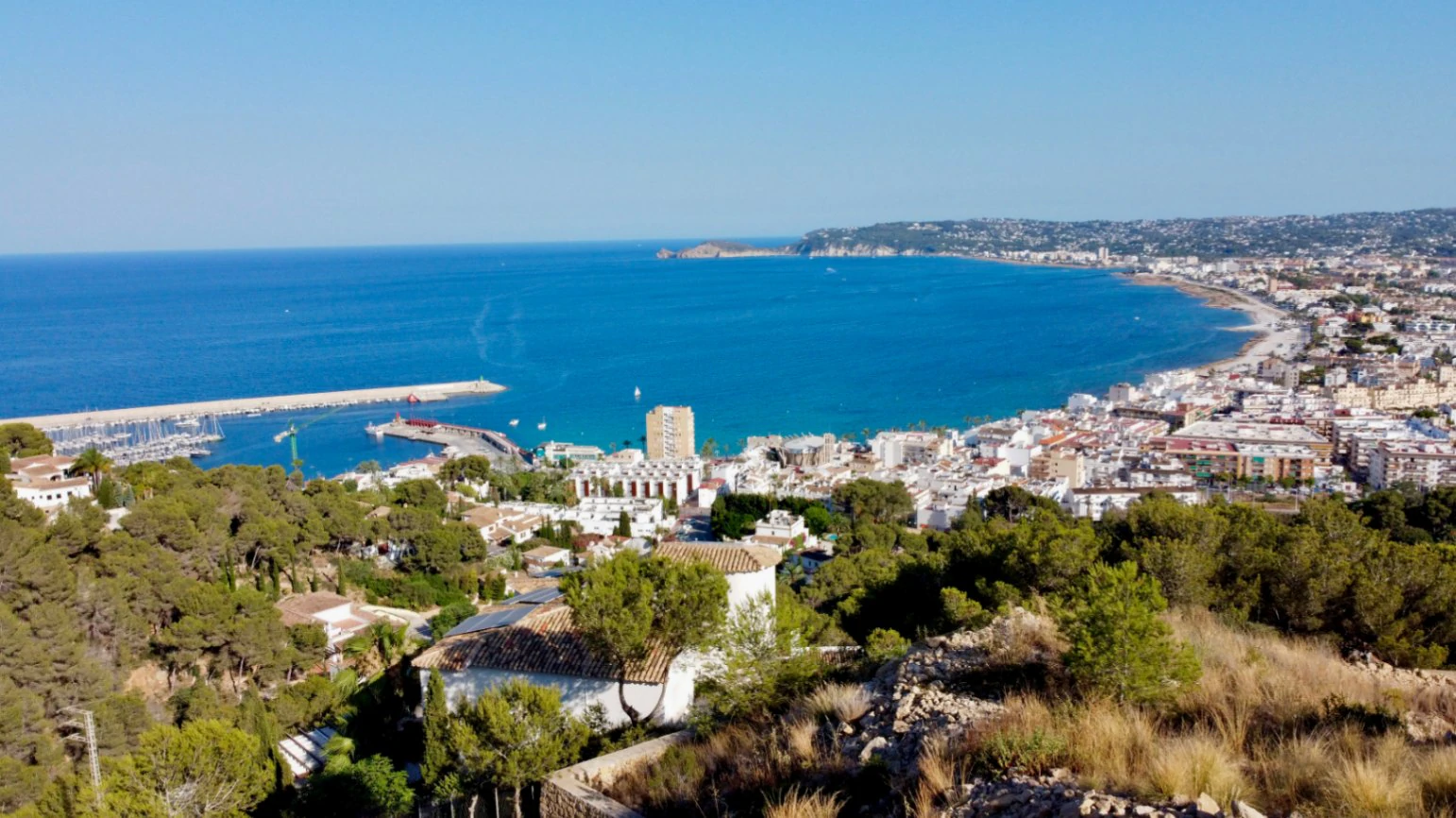 Parcela con licencia y proyecto, con impresionantes vistas al mar...