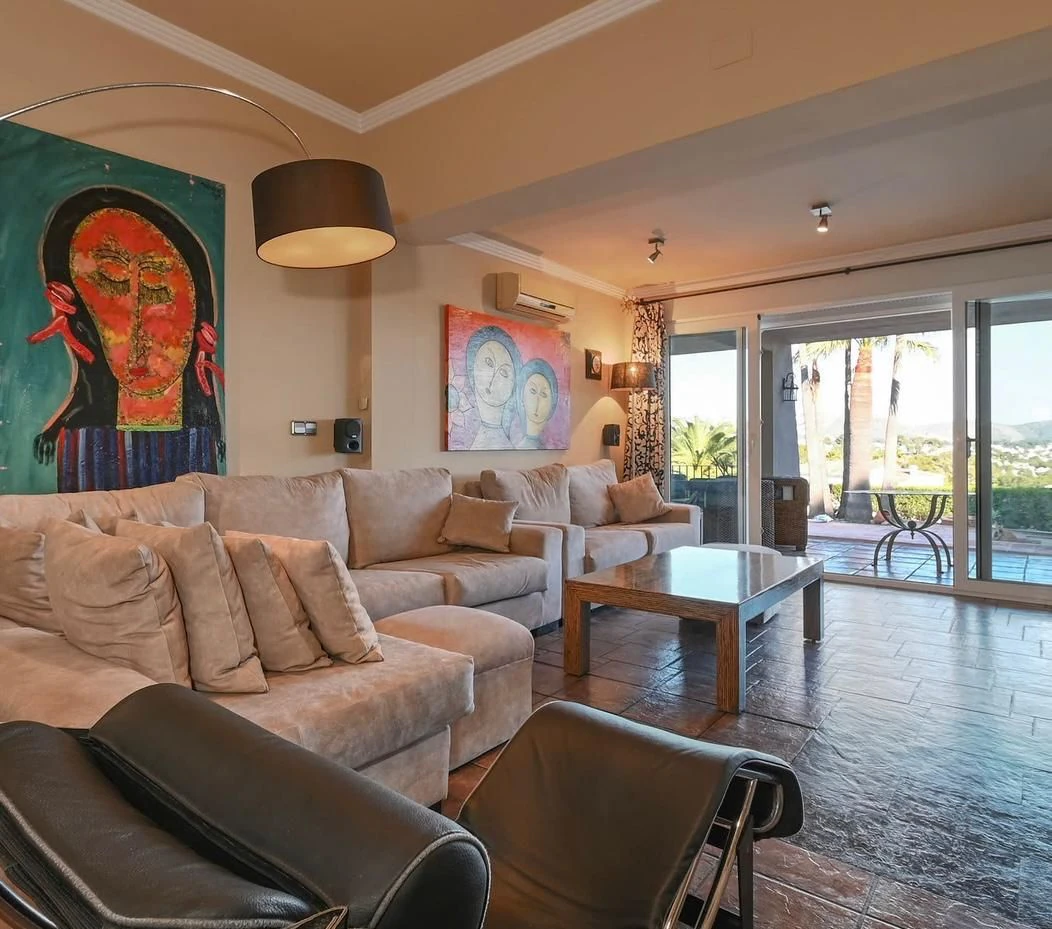 CRGG525035 - Villa de lujo con piscina y orientación sur en una parcela llana en Moraira