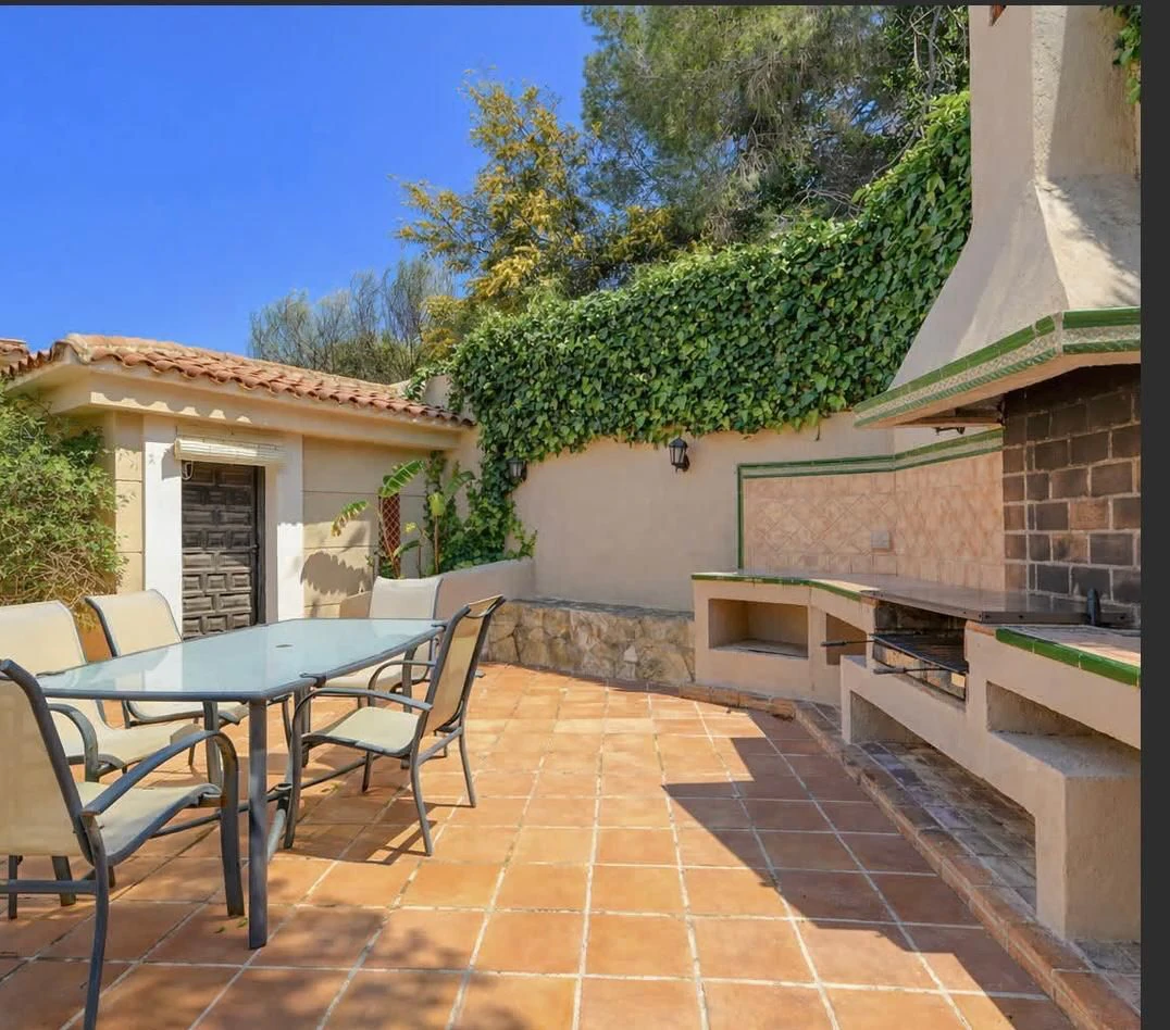 CRGG525035 - Villa de lujo con piscina y orientación sur en una parcela llana en Moraira