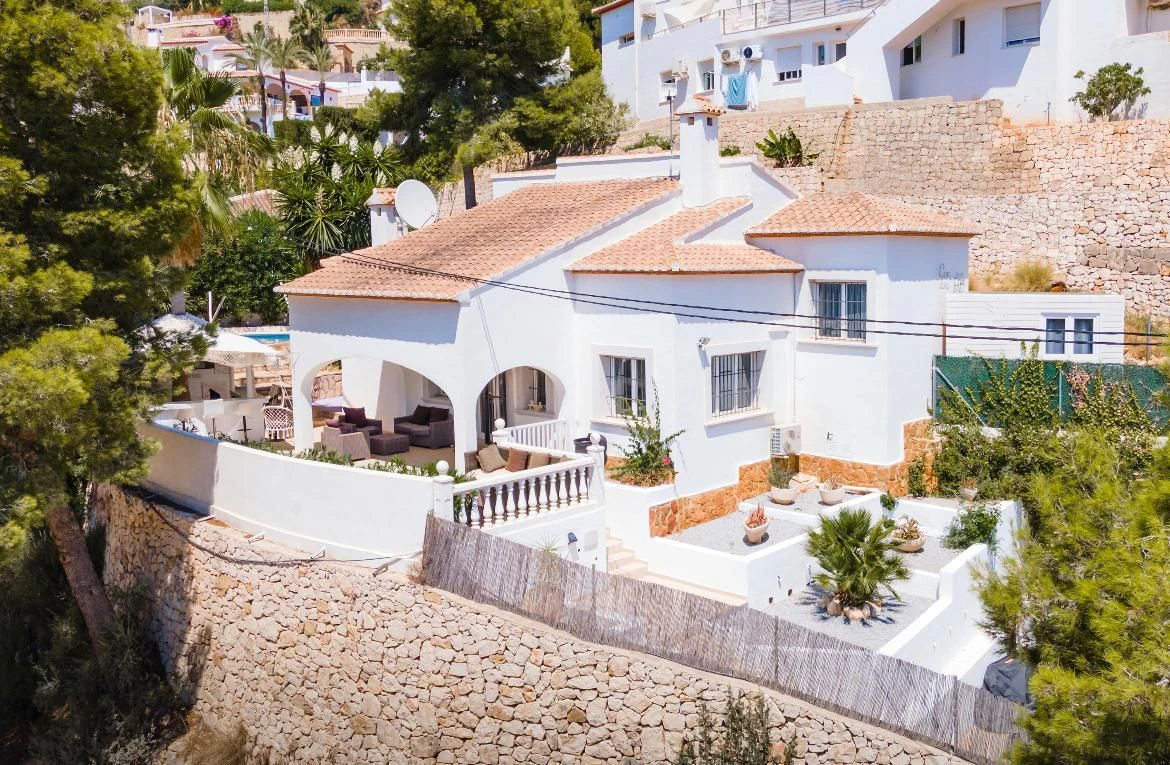 Elegante villa de tres dormitorios en la prestigiosa zona de La Corona, en Jávea...