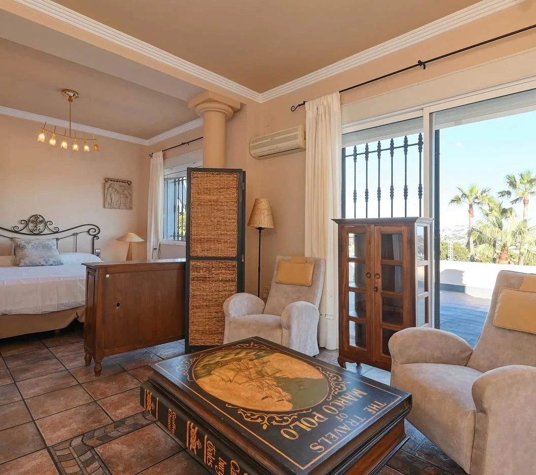 CRGG525035 - Villa de lujo con piscina y orientación sur en una parcela llana en Moraira