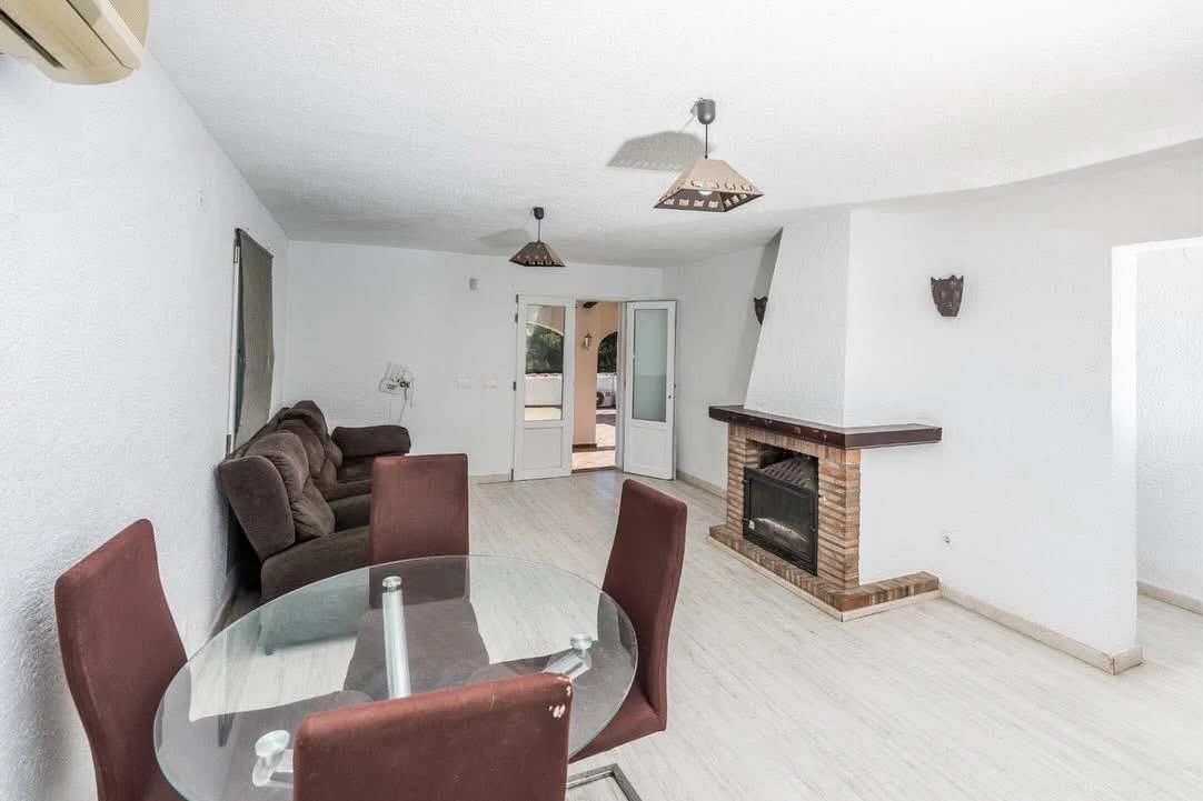 CRGG306172 - Oportunidad excepcional en Jávea: villa de cinco dormitorios con orientación sur y vistas al campo