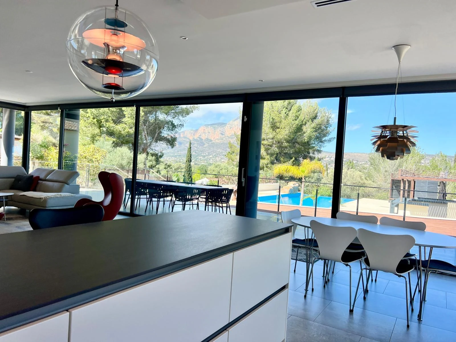 CRGG587472 - Lujosa villa con vistas al mar y la montaña