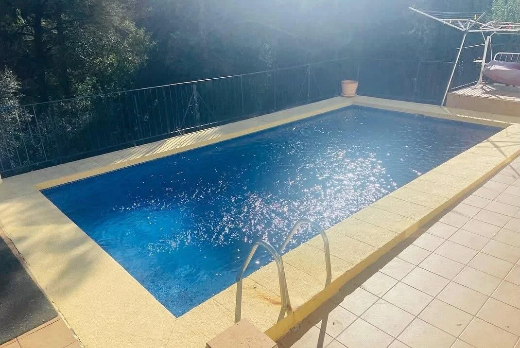 CRGG306172 - Oportunidad excepcional en Jávea: villa de cinco dormitorios con orientación sur y vistas al campo