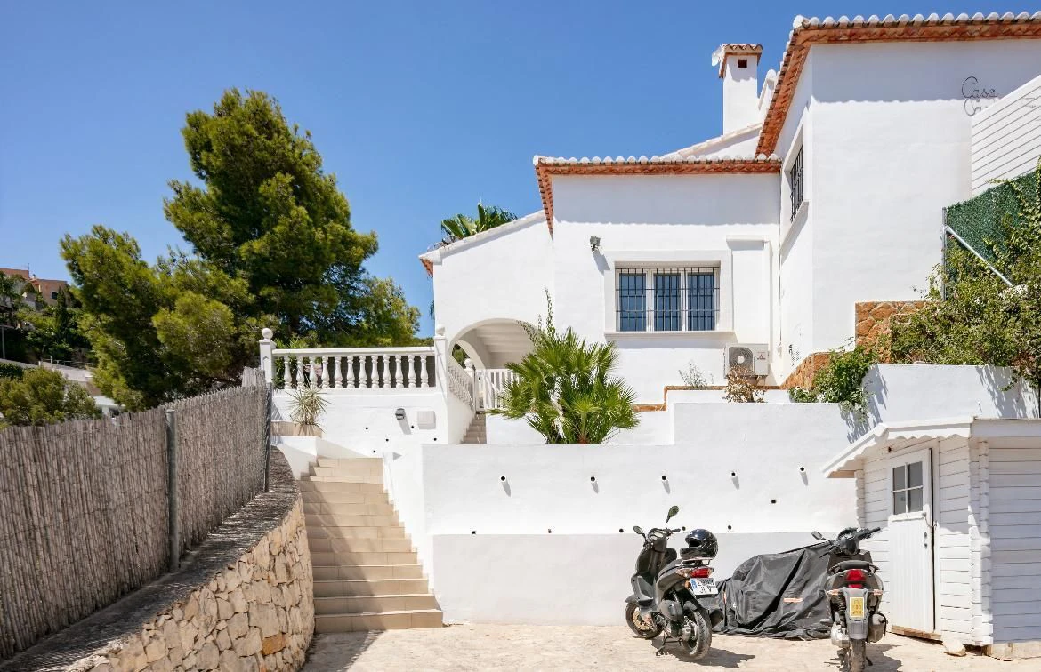 CRGG175103 - Elegante villa de tres dormitorios en la prestigiosa zona de La Corona, en Jávea
