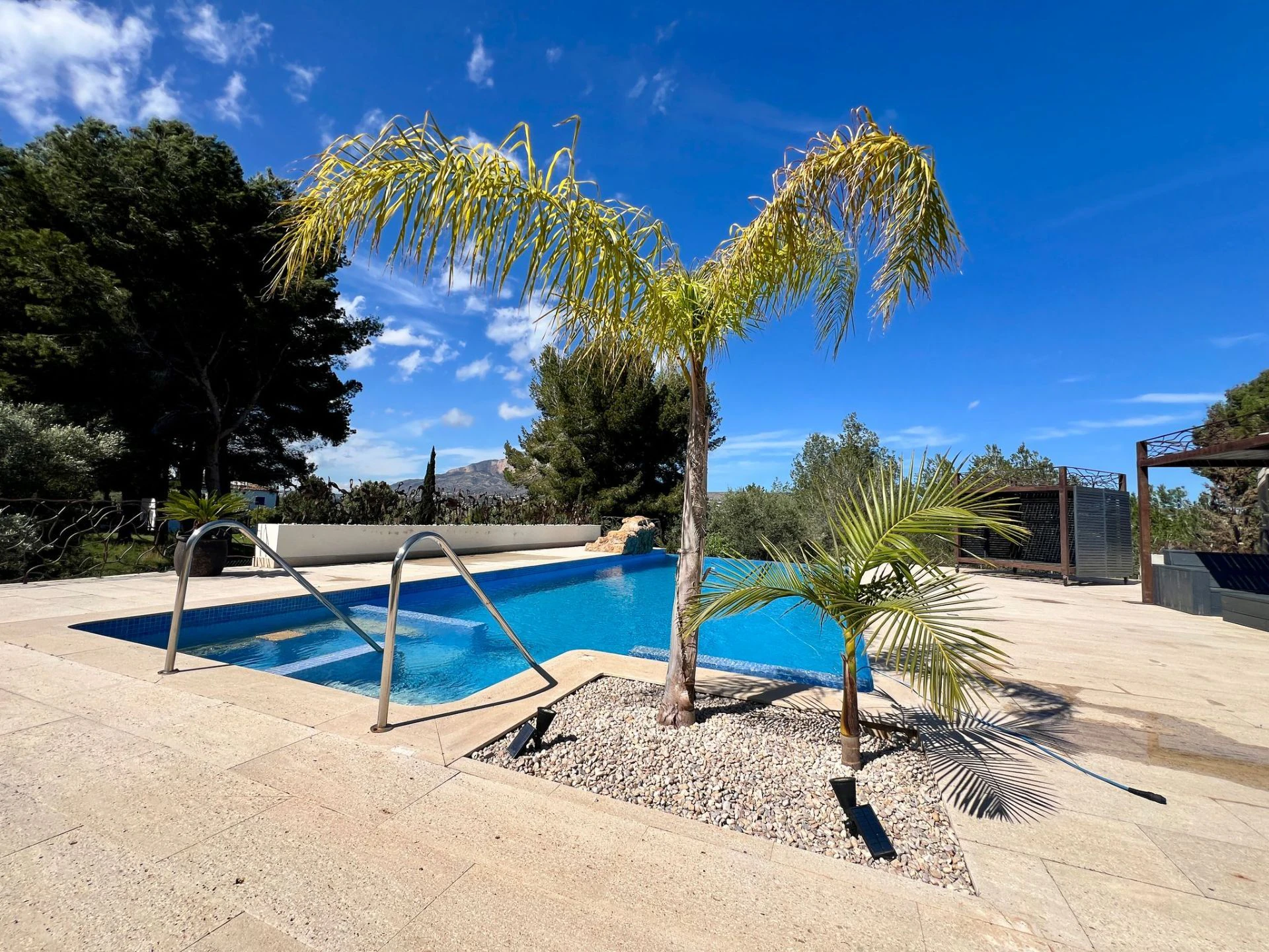 CRGG587472 - Lujosa villa con vistas al mar y la montaña