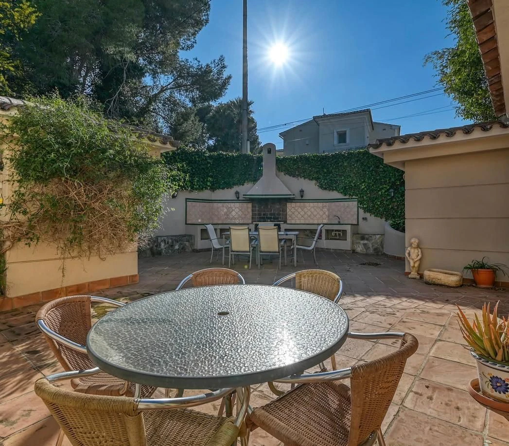CRGG525035 - Villa de lujo con piscina y orientación sur en una parcela llana en Moraira