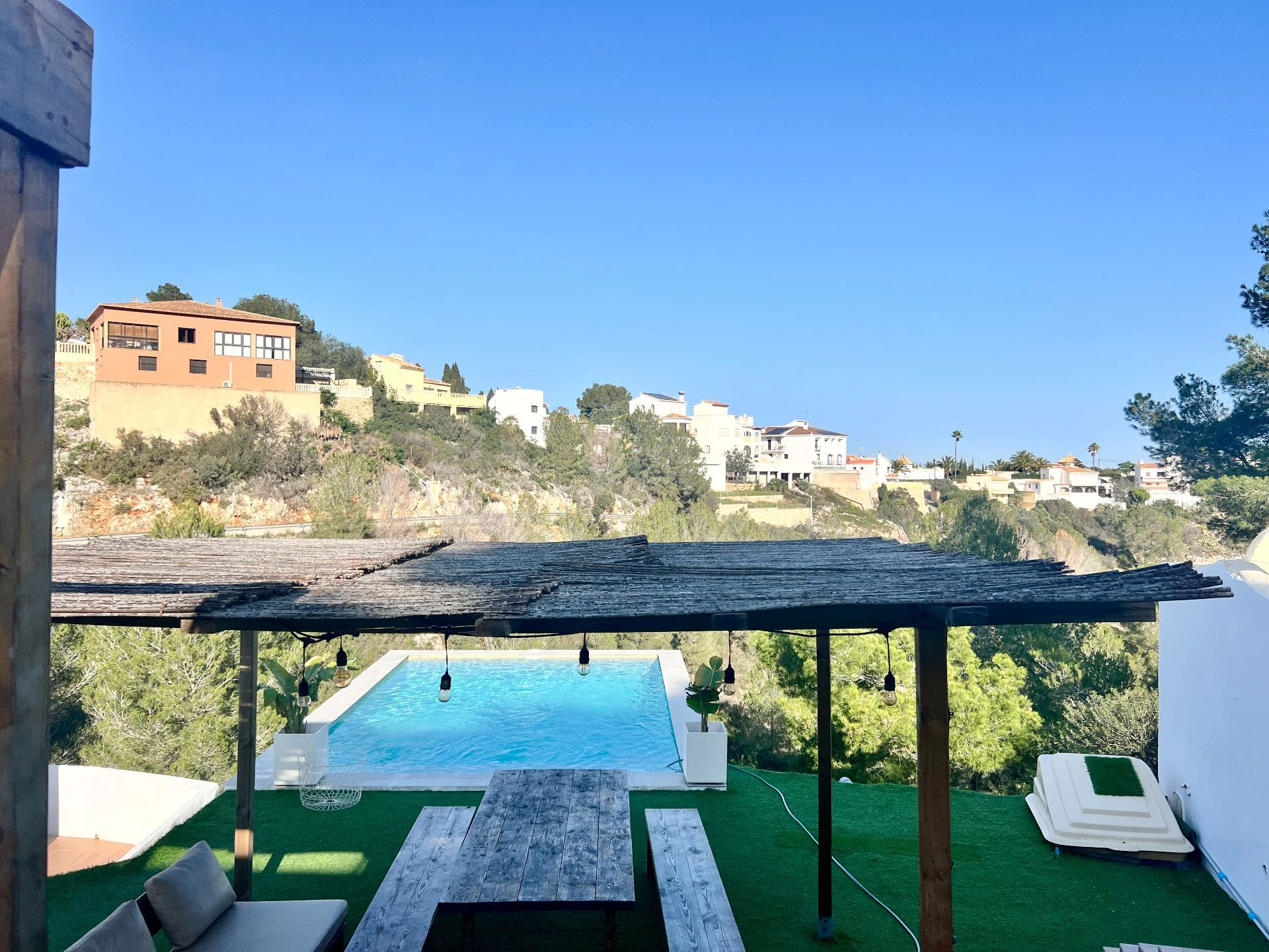 CRGG704237 - Villa de estilo ibicenco con vistas al mar en Denia