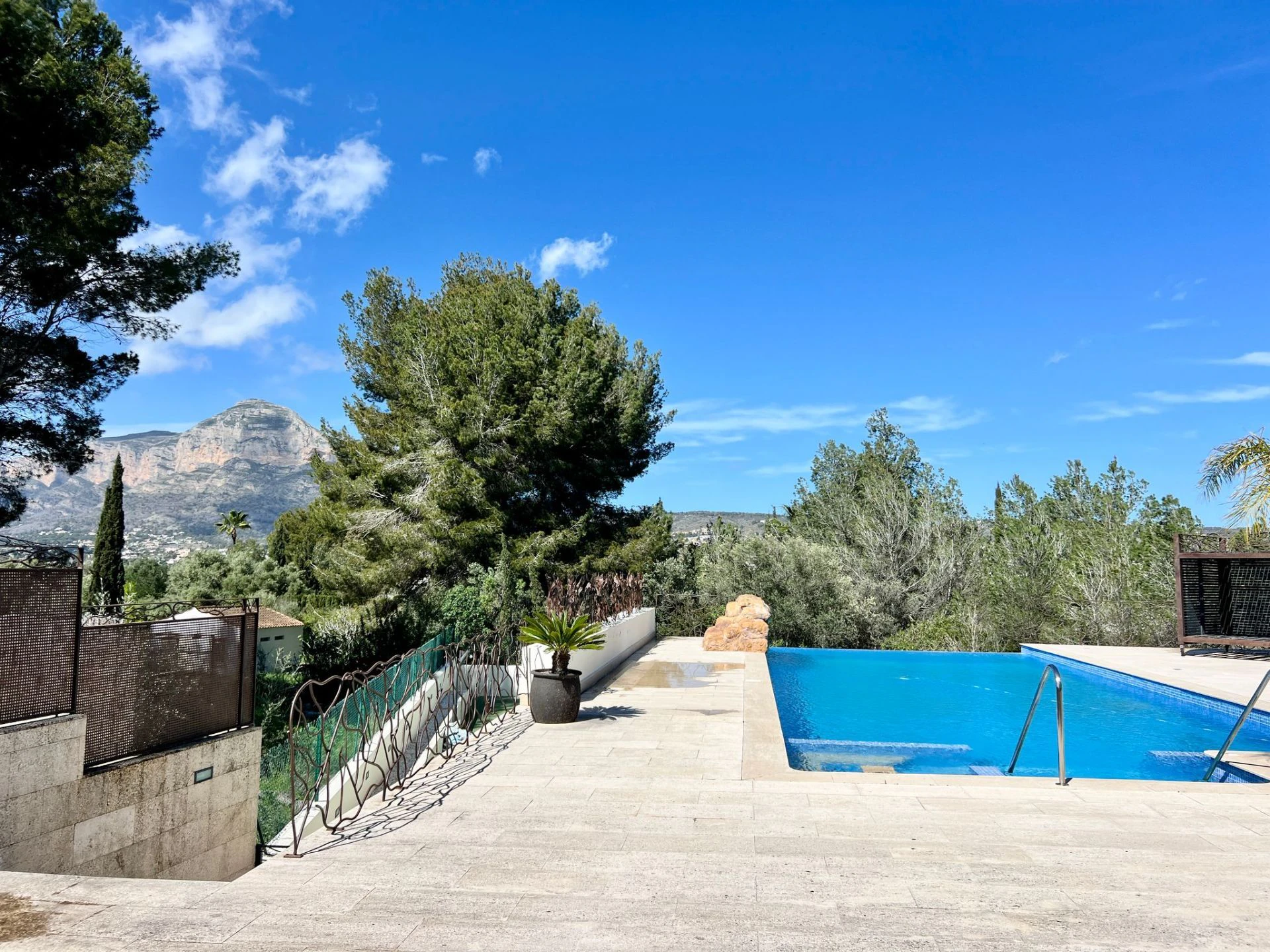 CRGG587472 - Lujosa villa con vistas al mar y la montaña