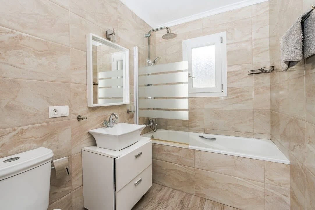 CRGG306172 - Oportunidad excepcional en Jávea: villa de cinco dormitorios con orientación sur y vistas al campo