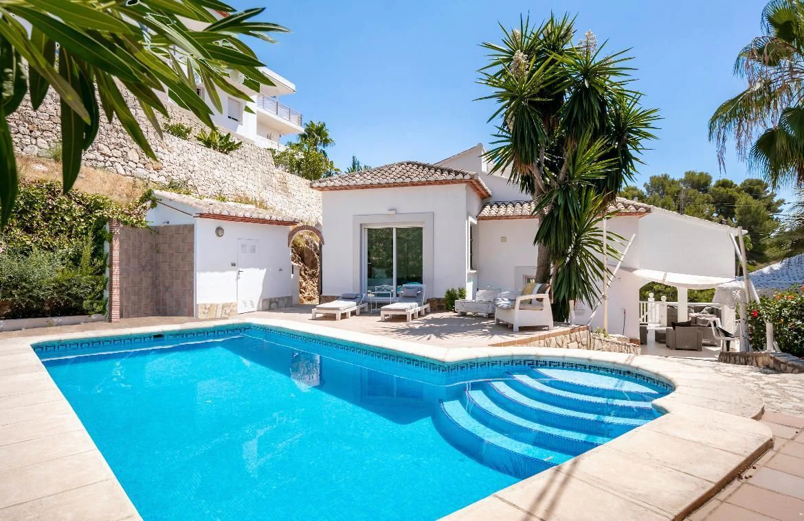CRGG175103 - Elegante villa de tres dormitorios en la prestigiosa zona de La Corona, en Jávea