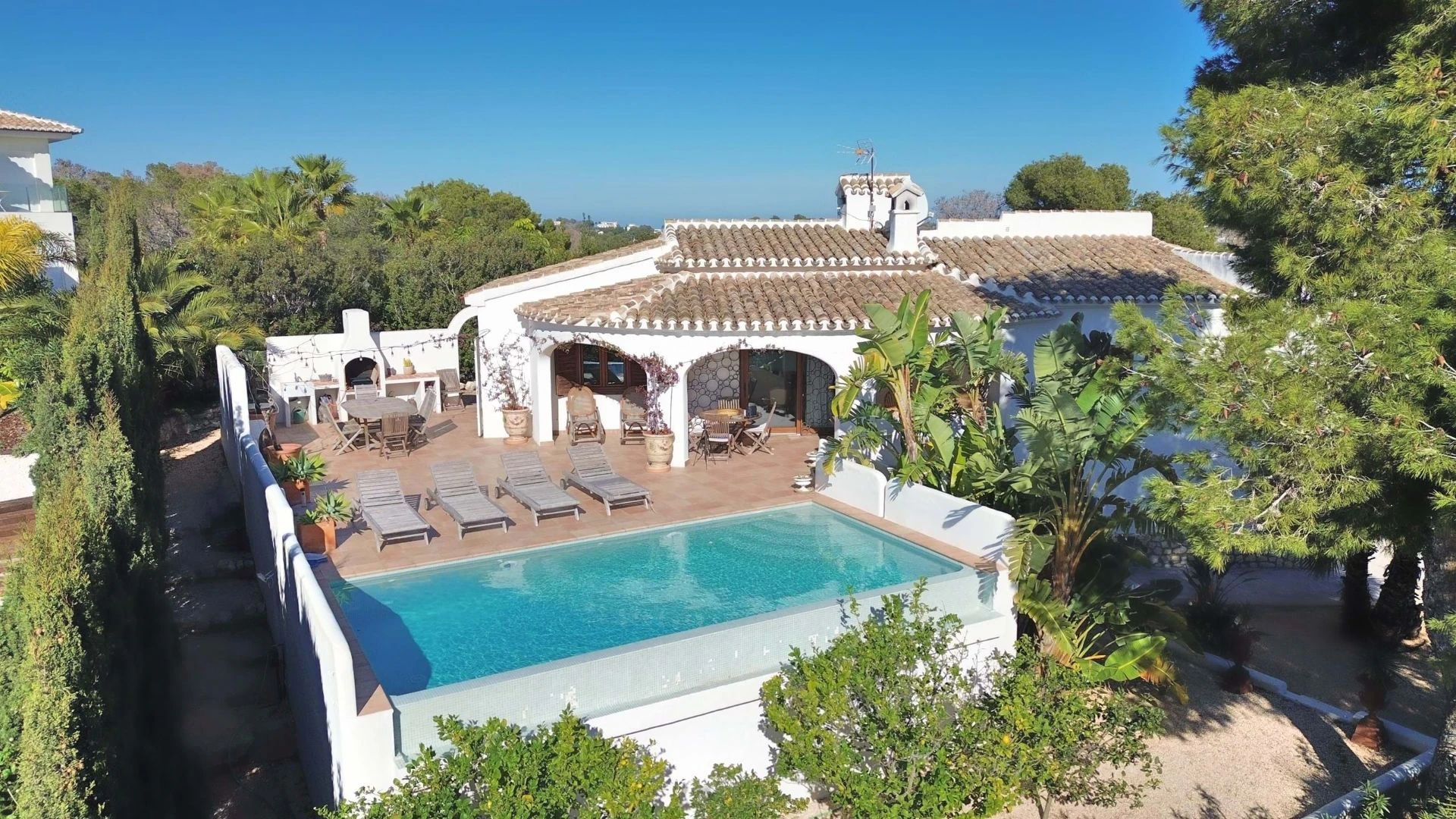 Elegante villa con increibles vistas al mar en Javea...