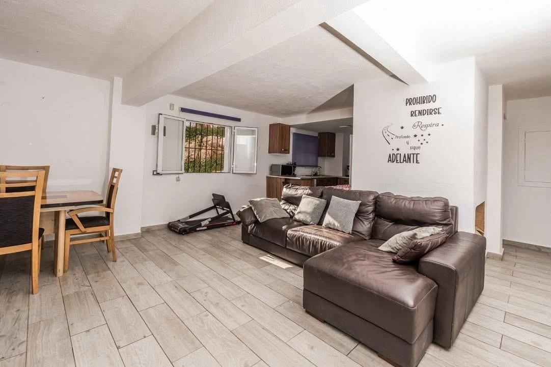 CRGG306172 - Oportunidad excepcional en Jávea: villa de cinco dormitorios con orientación sur y vistas al campo