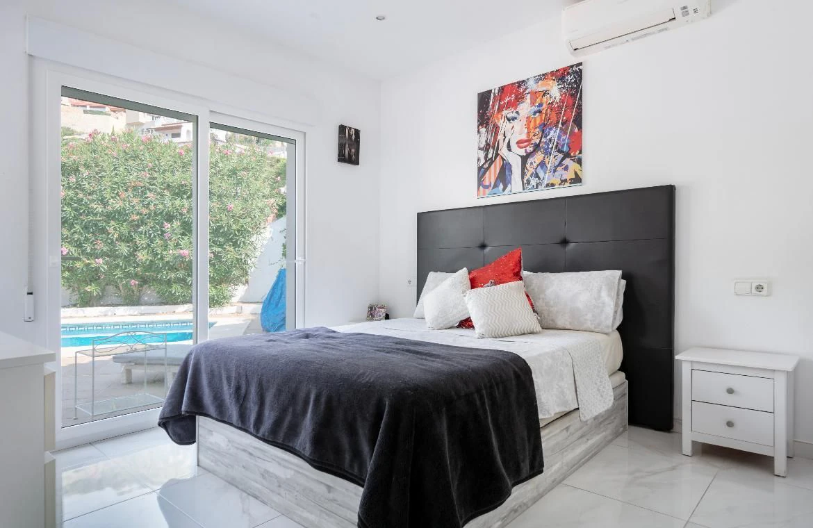 CRGG175103 - Elegante villa de tres dormitorios en la prestigiosa zona de La Corona, en Jávea