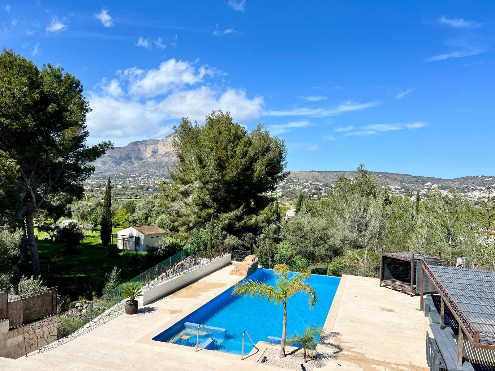 CRGG587472 - Lujosa villa con vistas al mar y la montaña