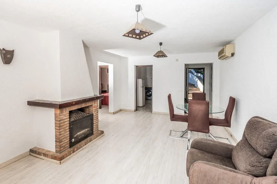CRGG306172 - Oportunidad excepcional en Jávea: villa de cinco dormitorios con orientación sur y vistas al campo