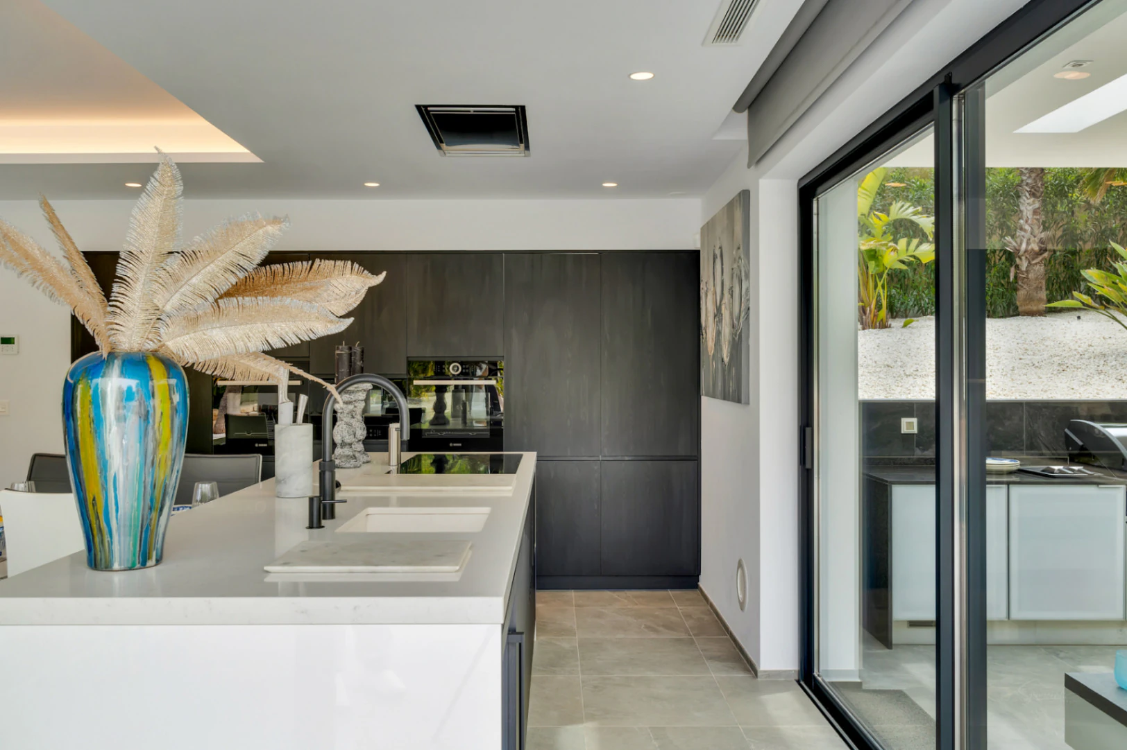 4845 - Spectacular villa (2023) with lots of privacy and high end features !
